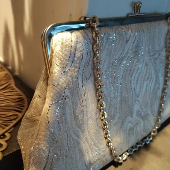 #1469**The Lux Bag: Vintage Elegant Cream and Gold Women's Handbag - Picture 13 of 17